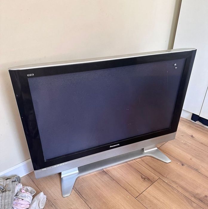 Телевизор большой,в рабочем состоянии цвет бронзовый