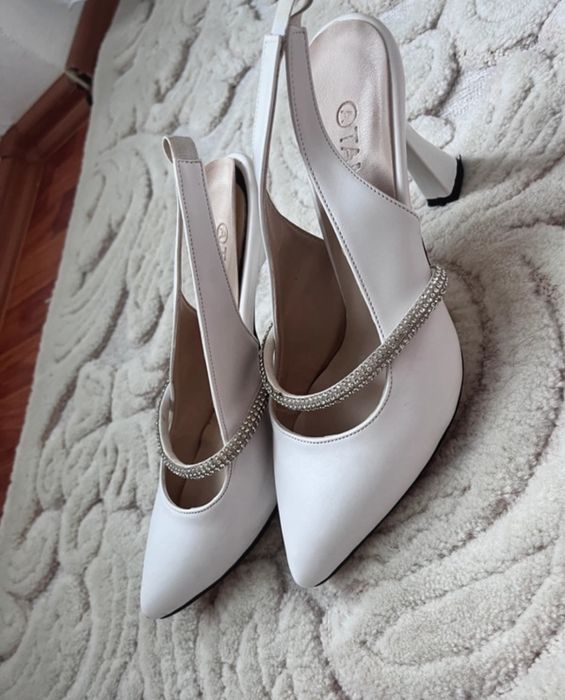 Pantofi albi mireasa