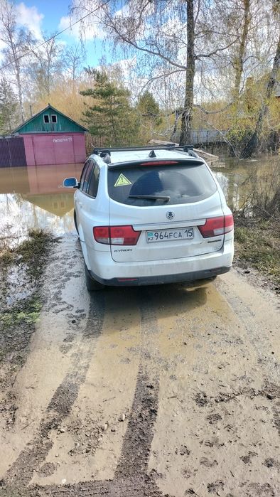 Автомобиль джип санг енг кайрон 2013г.в хорошее состояние.3 хозяин