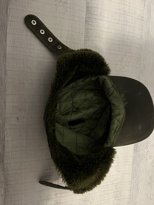 Vand caciula cu urechi de blana