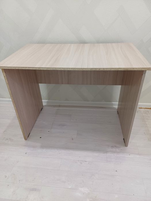 Продам стол писменный