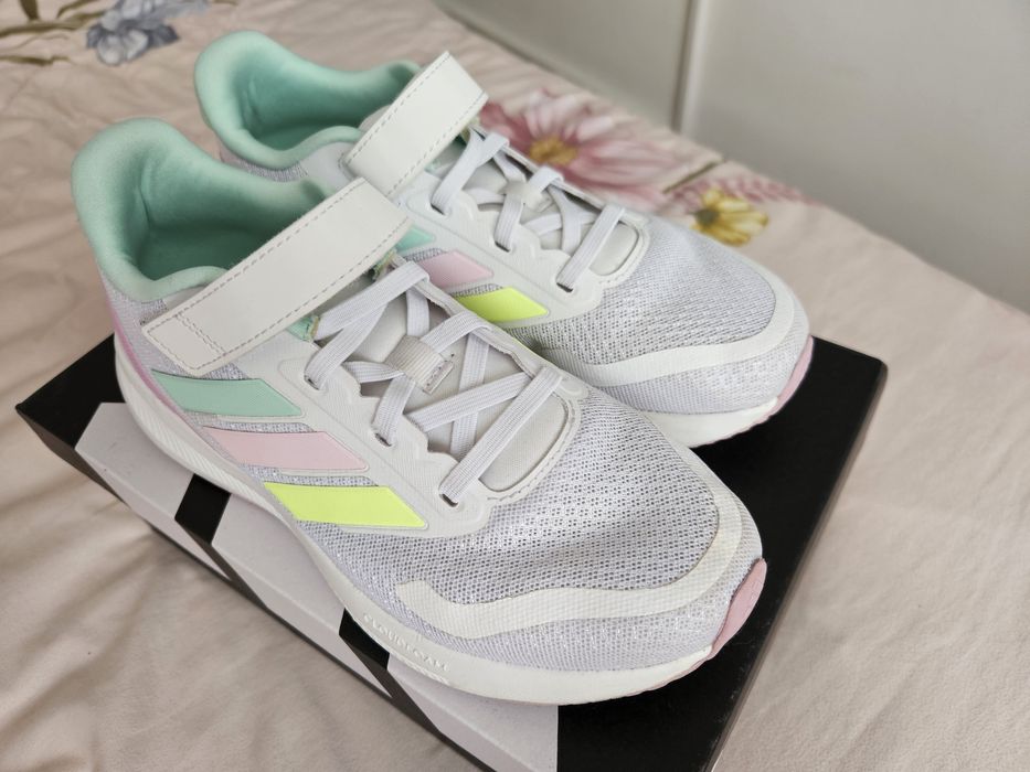 Adidasi fete Adidas marimea 35