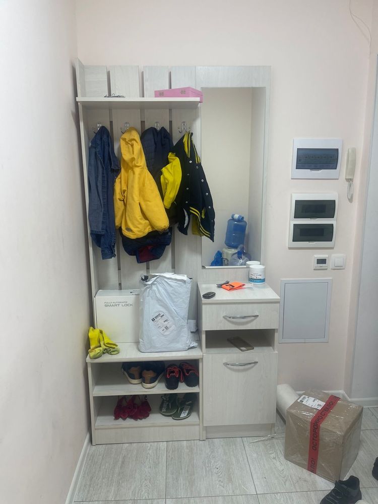 Продается кроват с матрасом и прихожи, б/у