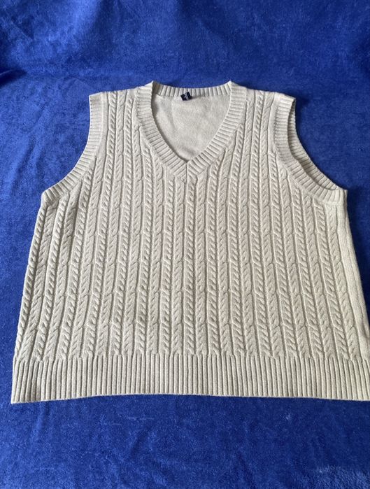 Продам вязаную желетку