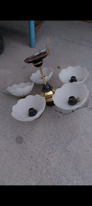 Продам Люстрю потолочную