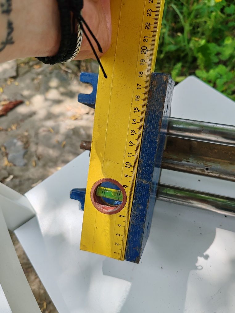 Menghină  tâmplărie RECORD  52E cu sistem de eliberare controlata