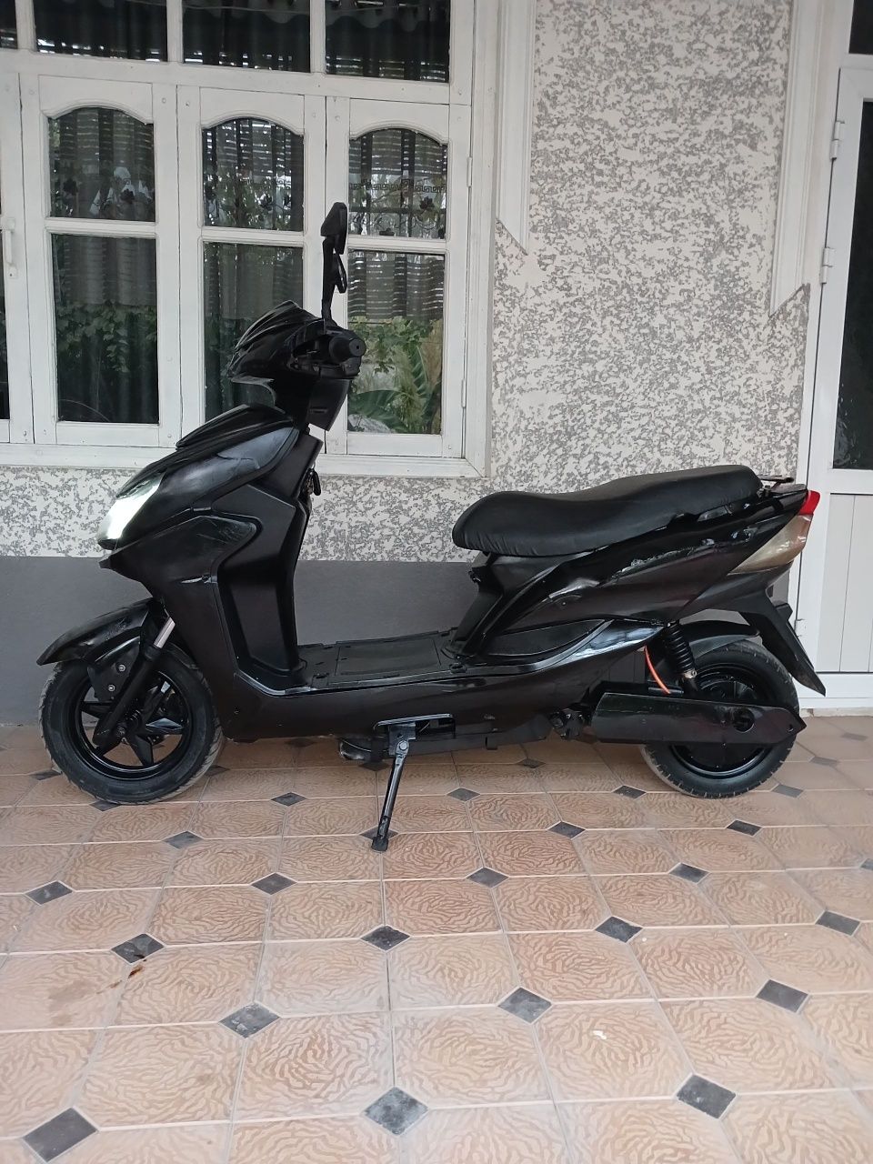 Skuter 2000 wat mator