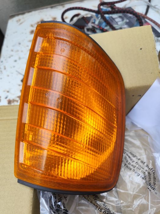 Комплект фарове с мигачи Мерцедес 124