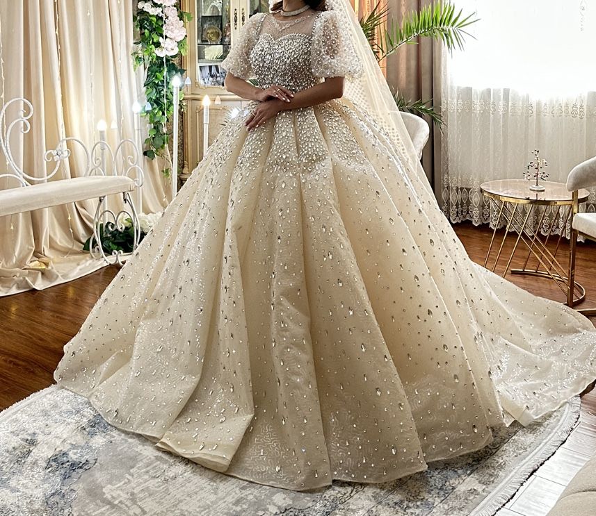 Продаётся Шикарная свадебная платья, новая. Дизайн и качество люкс