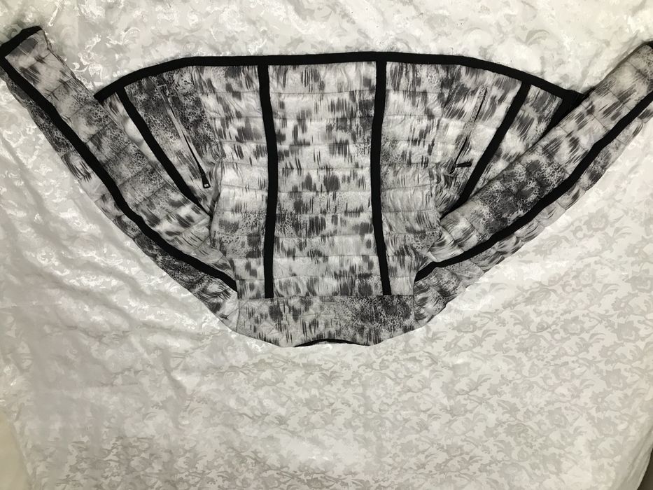 Geaca Guess originala