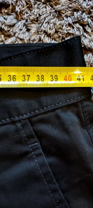 Vând pantaloni scurți H&M 31