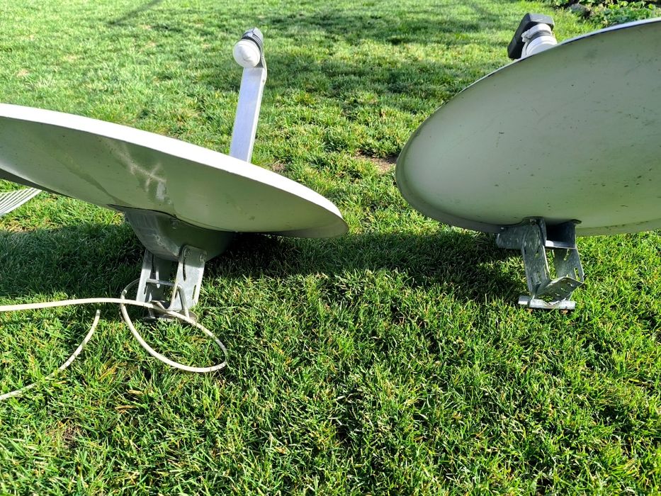 2бр. сателитни антени и антена за интернет. Не се продават по отделно