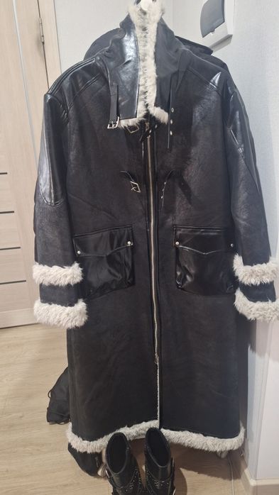 Дубленка стильная черная облегченная