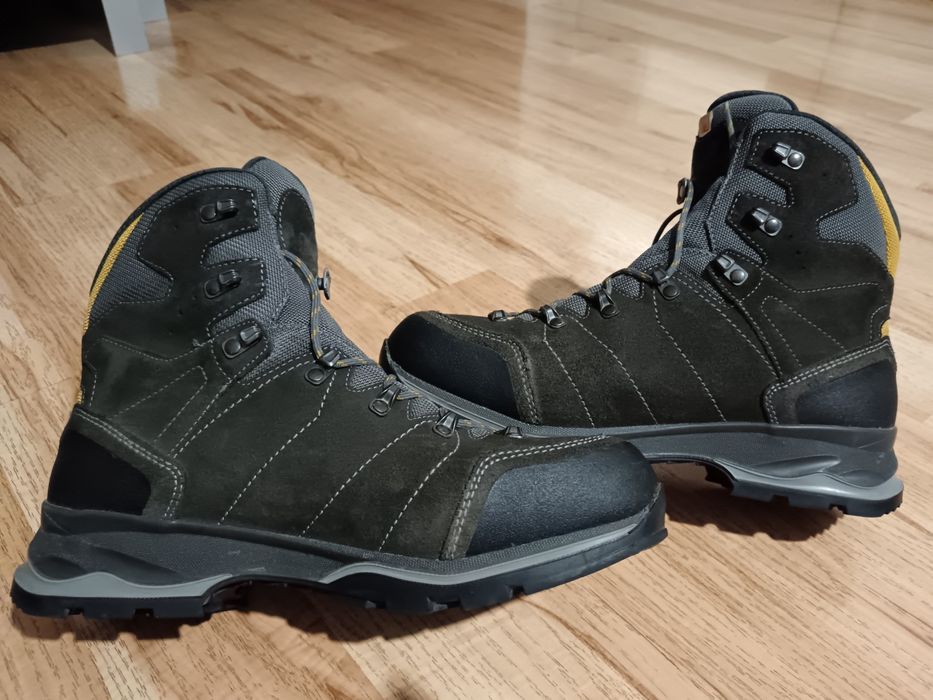 LOWA Vantage GTX Mid