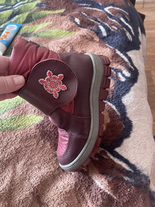 Продам детскую обувь на девочку размер 28 в отличном состоянии