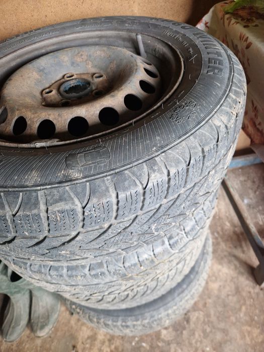 4 cauciucuri cu genți R 15