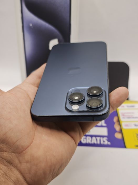 15 Pro Max 256 go Free