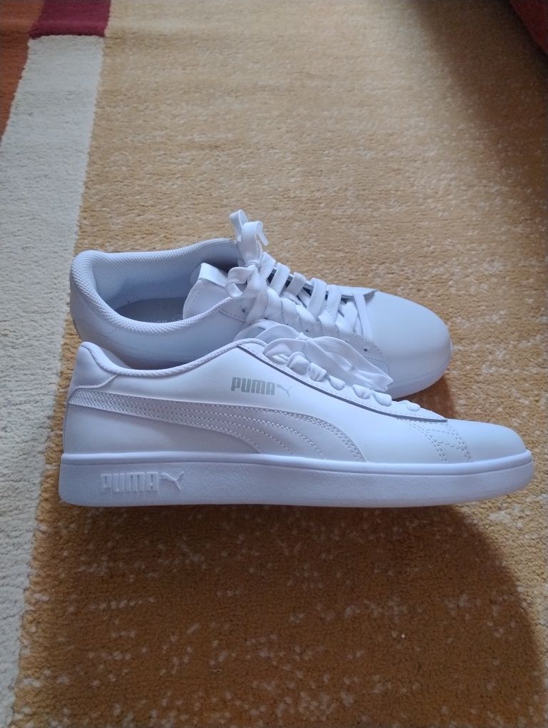 Vând pantofi sport noii,Puma ,nr.43
