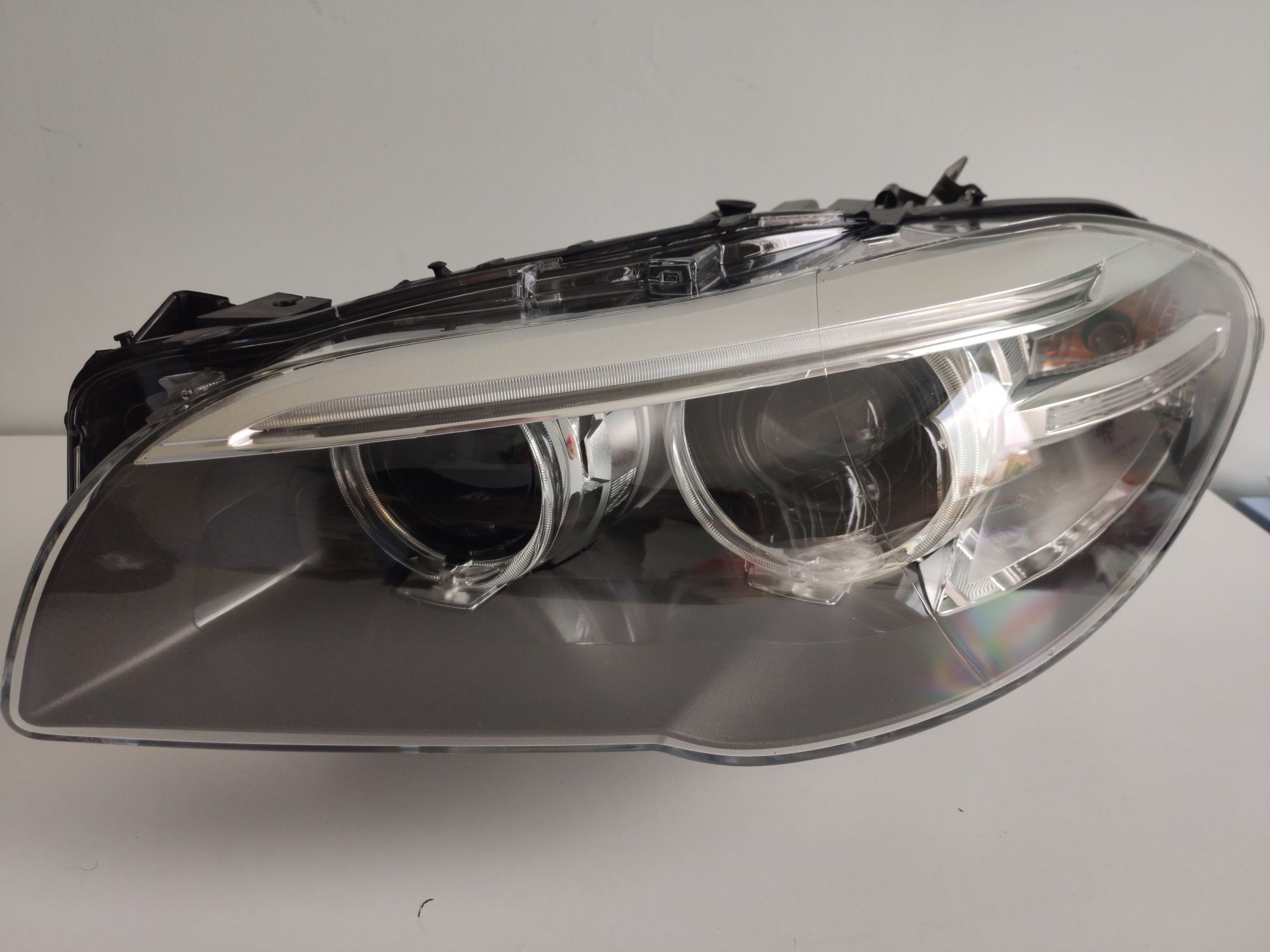 Пълен комплект фарове за BMW F10,F11 LCI ФЕЙСЛИФТ КСЕНОН