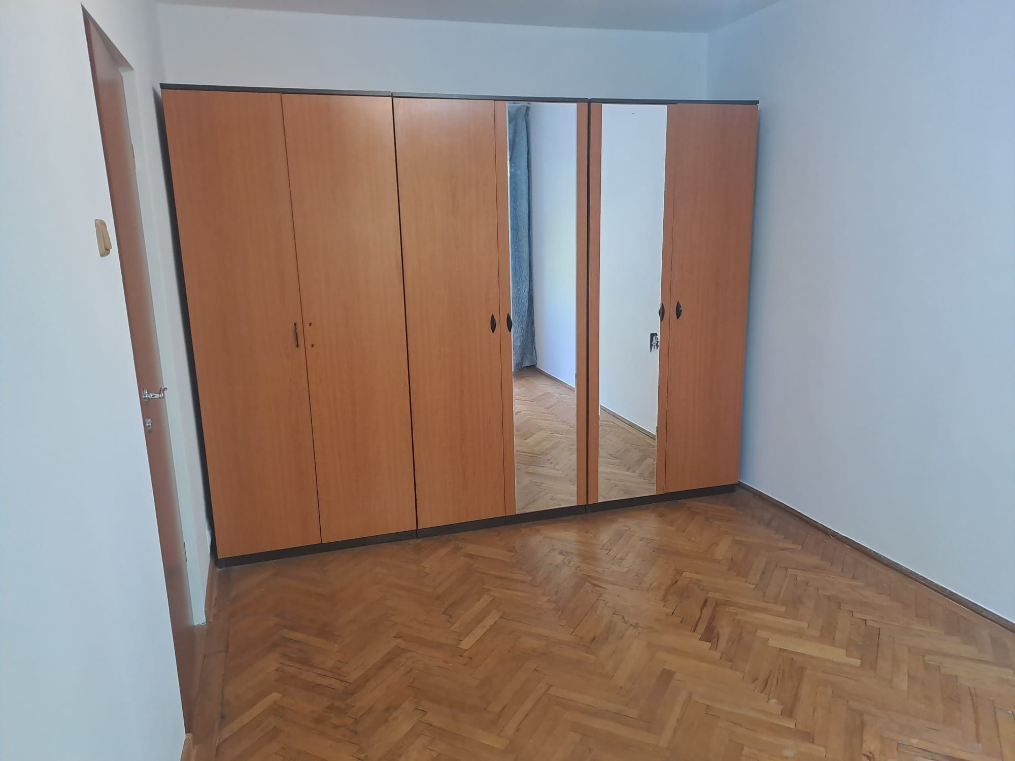 Închiriez apartament 3 camere Județean