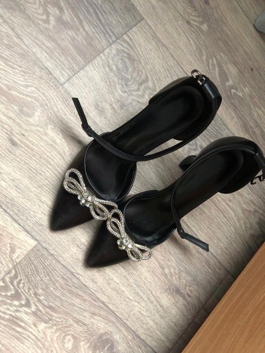 Продам вечерние туфли