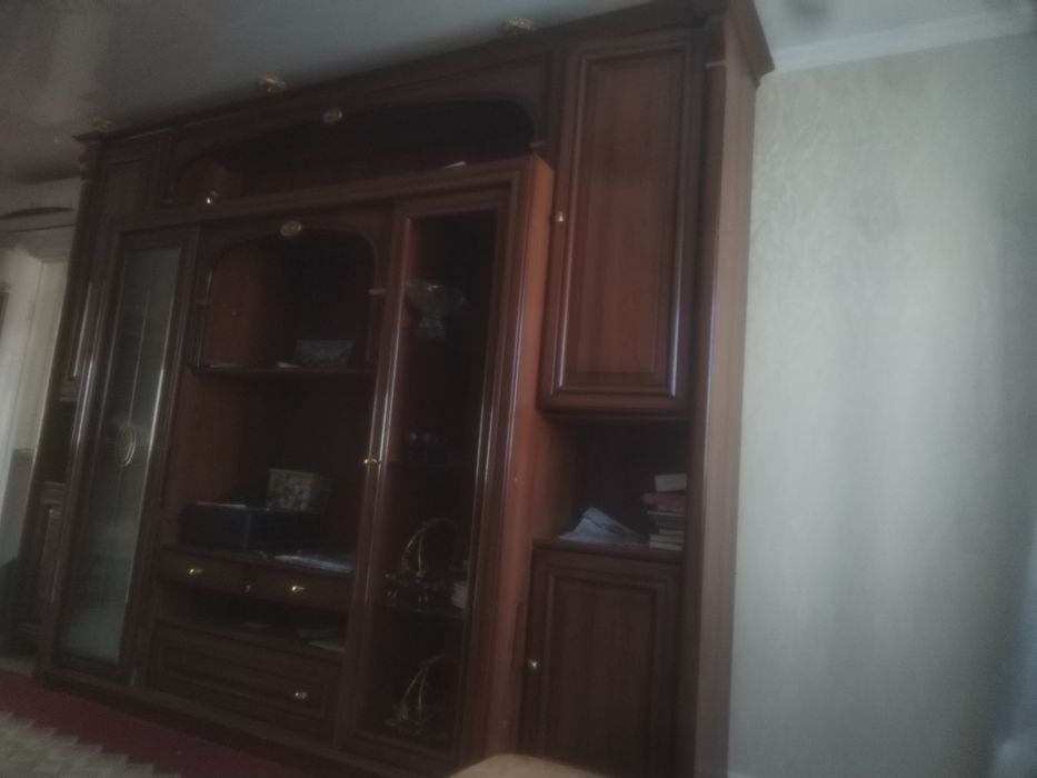 Продается стенка лакированнай,  с подсветкой в современном стиле