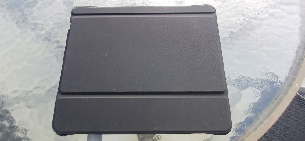 De vanzare husa plus tastatura Bluetooth Ipad