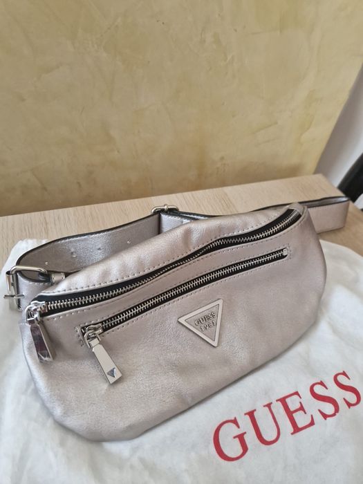 Vând 2 genți Guess si 1 geanta Tommy Hilfiger