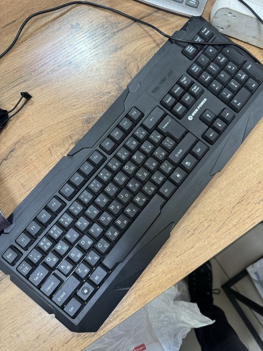 Продам клавиатуру