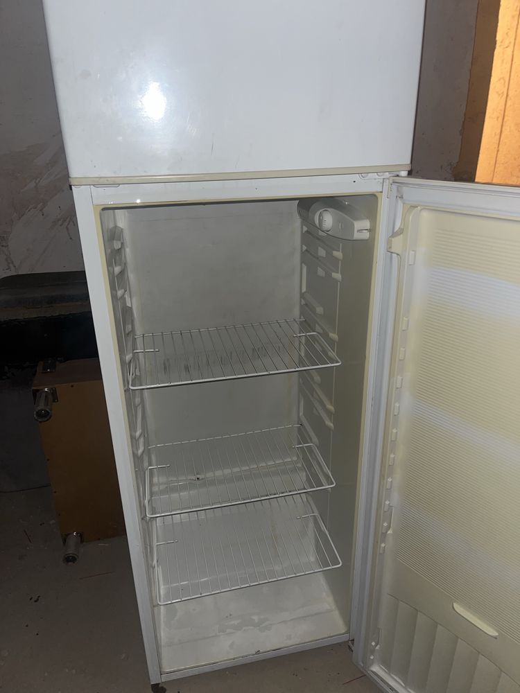 Холодильник продается