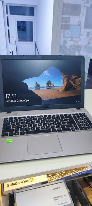 Ноутбук     asus