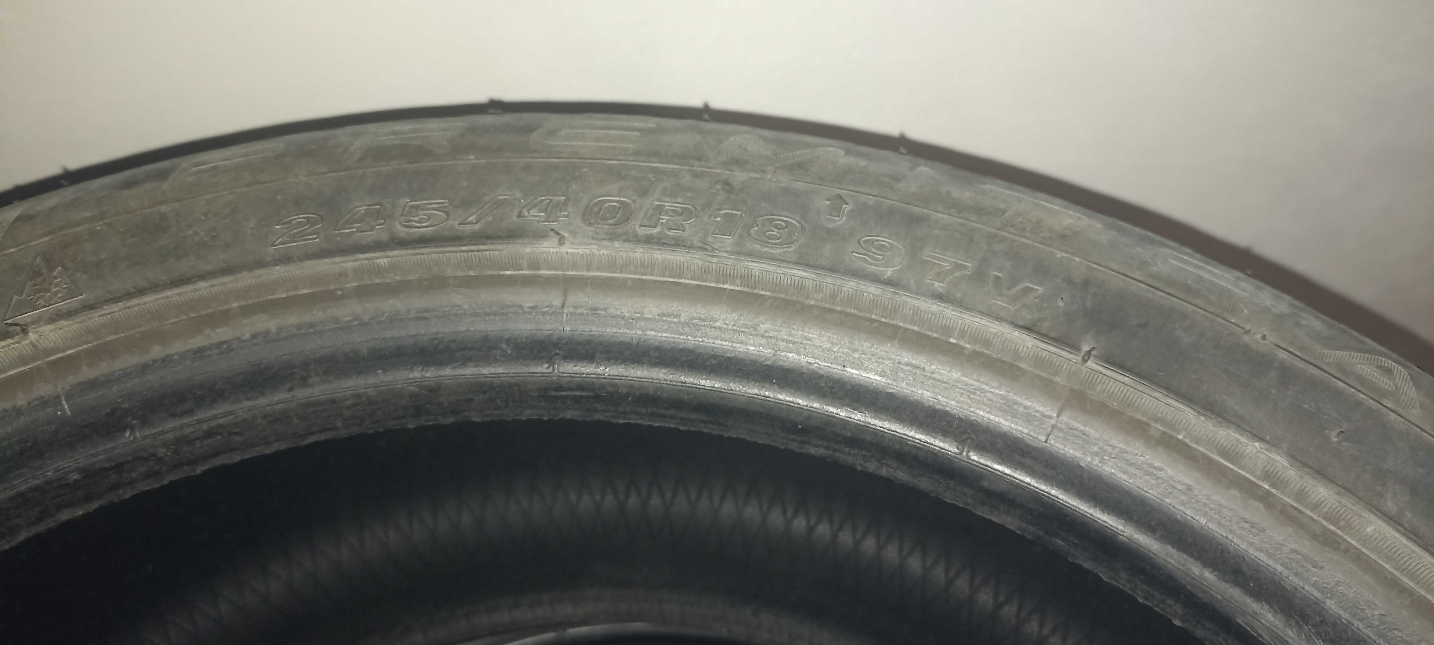 Maxxis 245/40/R18 зимни