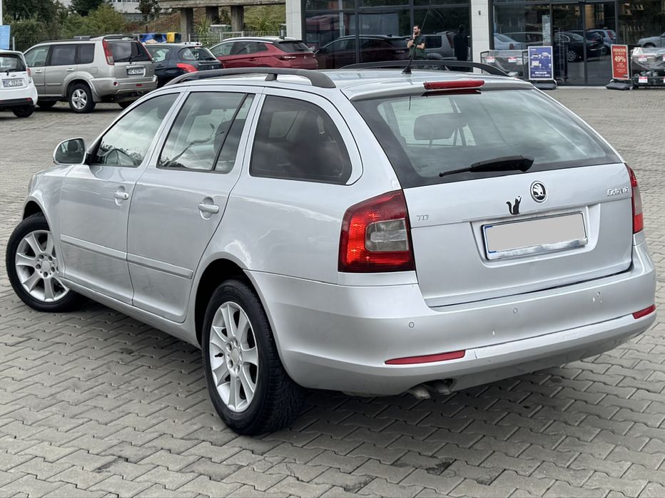 Skoda Ocatvia 2 Facelift 1.9 TDI 2010 Adusa Recent interior piele rosu