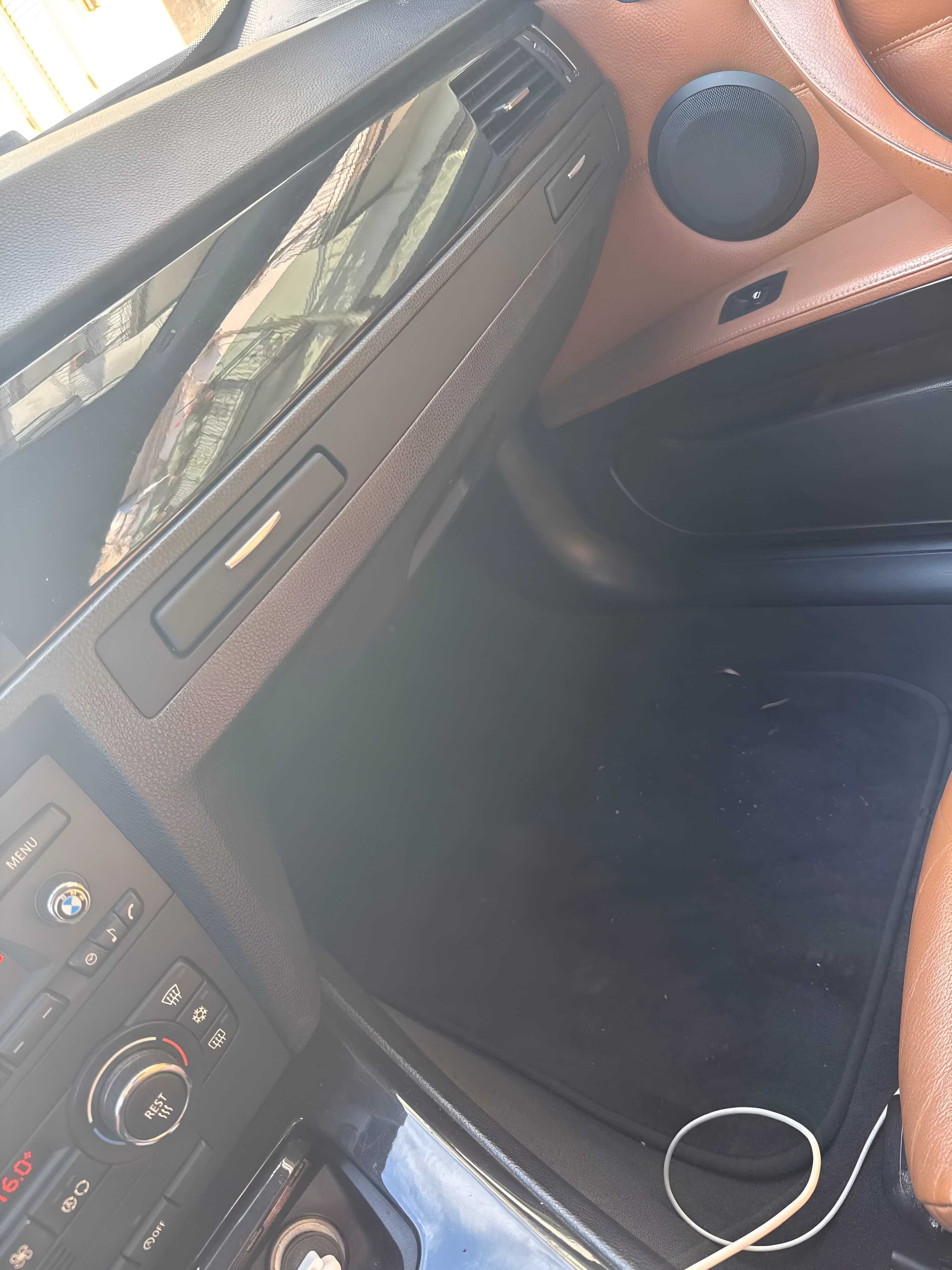 Гаранция! Нови Висококачествени Поставки за Чаши - BMW E90 E91 E92 E93