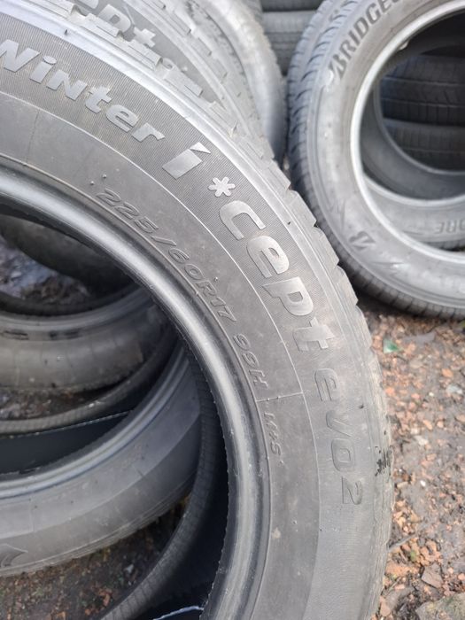Vand 2 anvelope 225 60 17 hankook de iarna