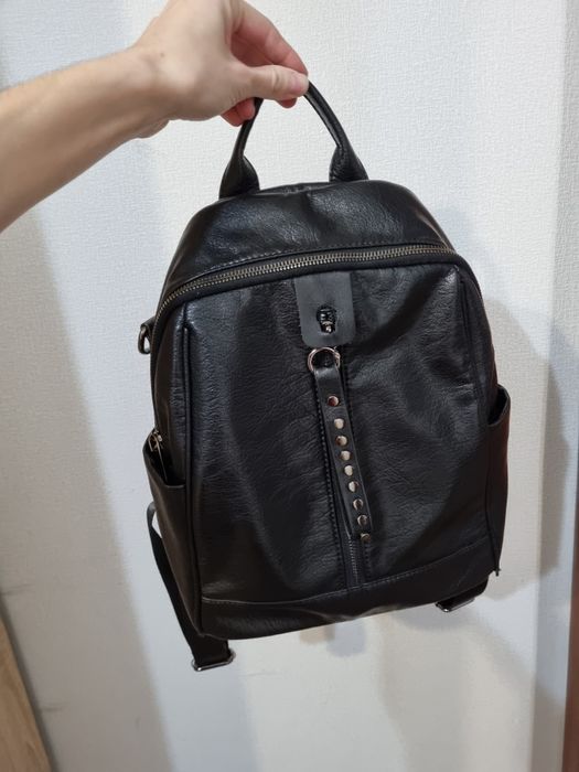 Продам рюкзак для подростка или молодой девушки в отличном состоянии.