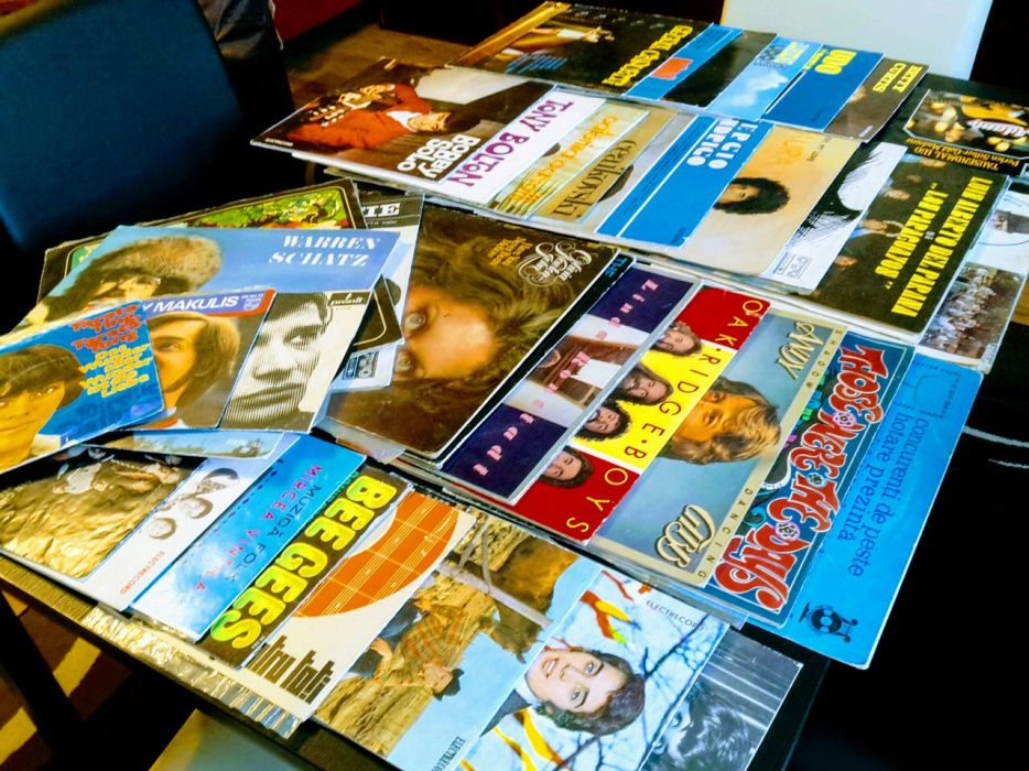 Colectie discuri vinil anii 1960 Prețul fix Se vinde toată colecția.