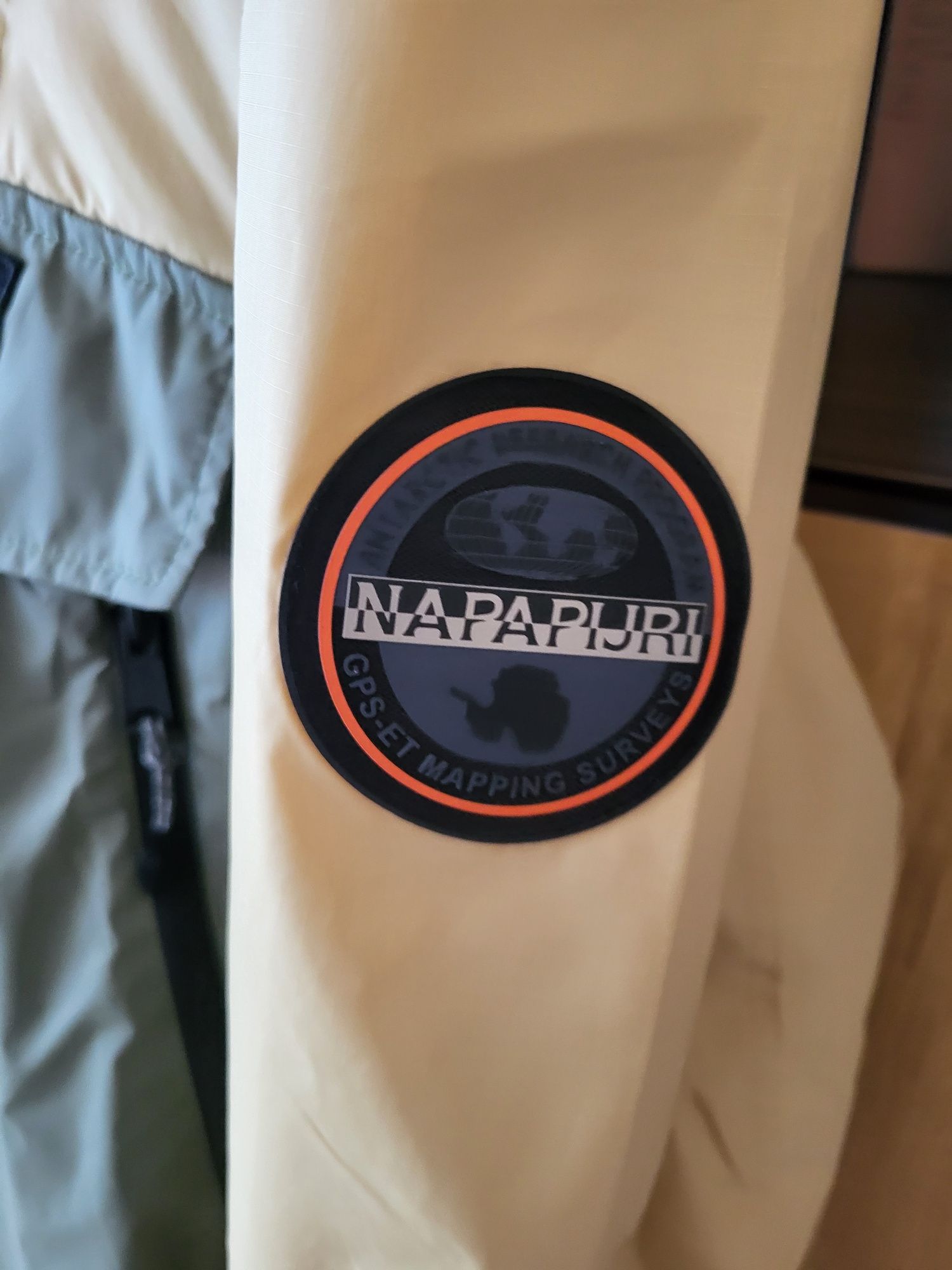 Napapijri анорак чисто нов