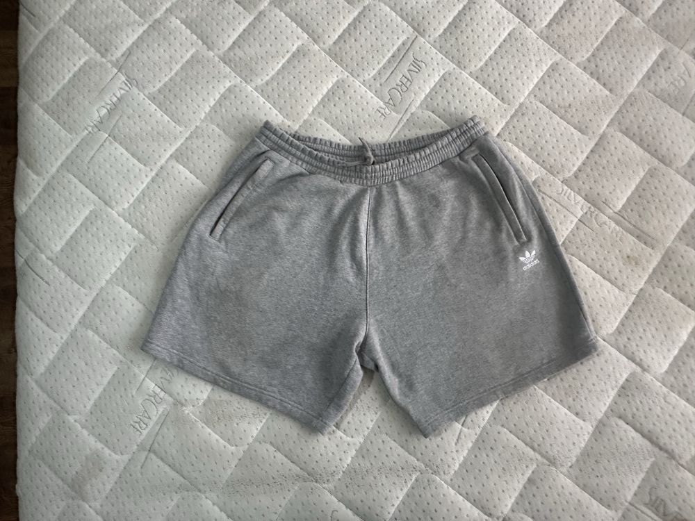 ADIDAS Originals ESSENTIAL SHORTS Medium Grey Heather