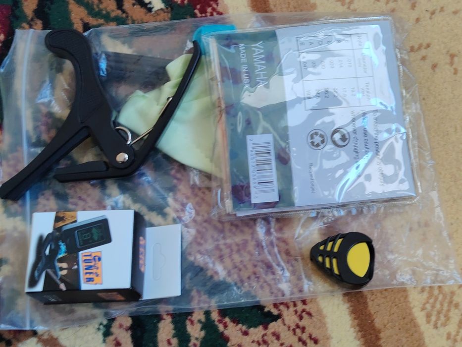 Гитара, холати янги, санокли марта чалганман. Кушимчалари бор