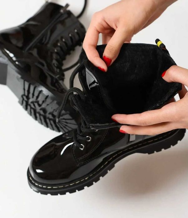 Дамски боти лачени