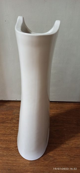 Пьедестал для раковины продаем 5500