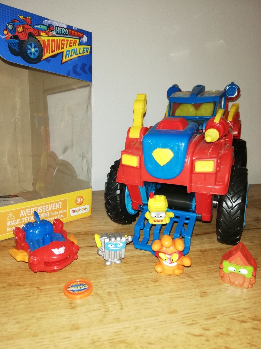 SUPERZINGS Monster Roller + 4 figurine + o mașinuță