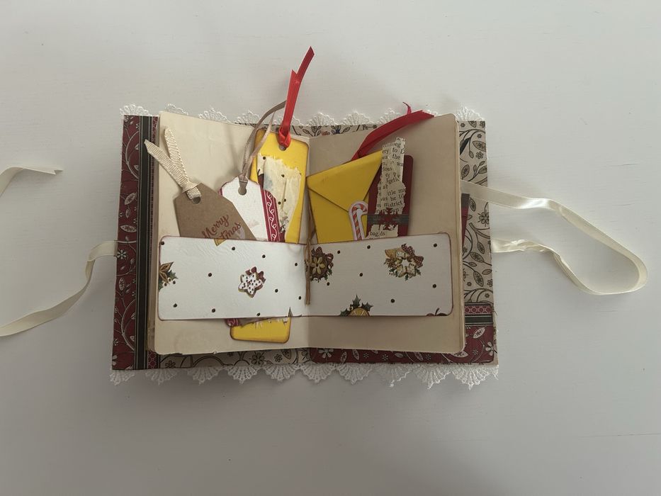 Продавам ръчно направени коледни скрапбук тефтери