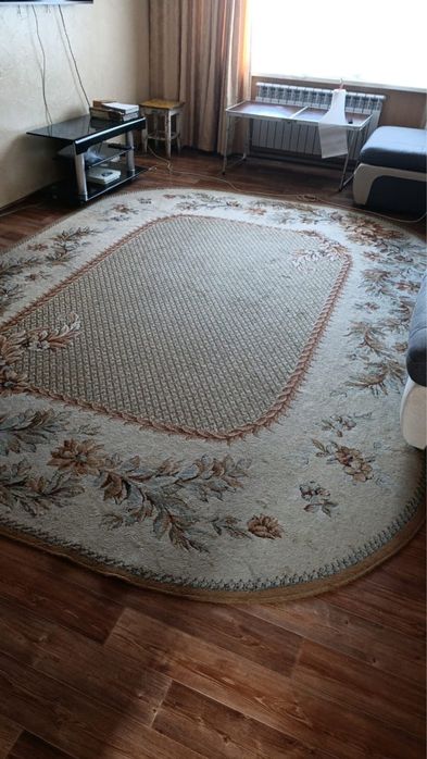 Продам большой ковёр.