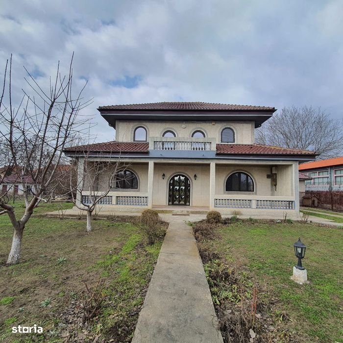 Vila D+P+M la DN26, teren 2589 mp, Vânători