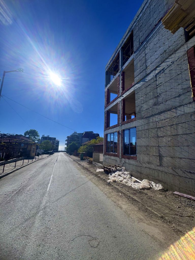 Продава се Едностаен апартамент в Обзор - 38 кв.м за 1350 €/кв.м - Снимка #2