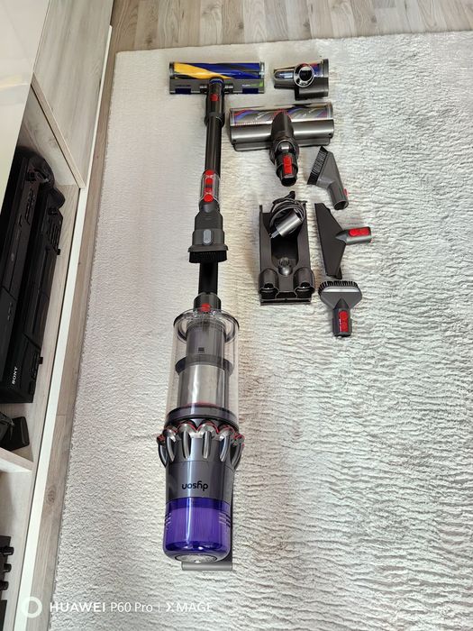 Aspirator dyson v15, garanție 10.2026, plus  încă o baterie