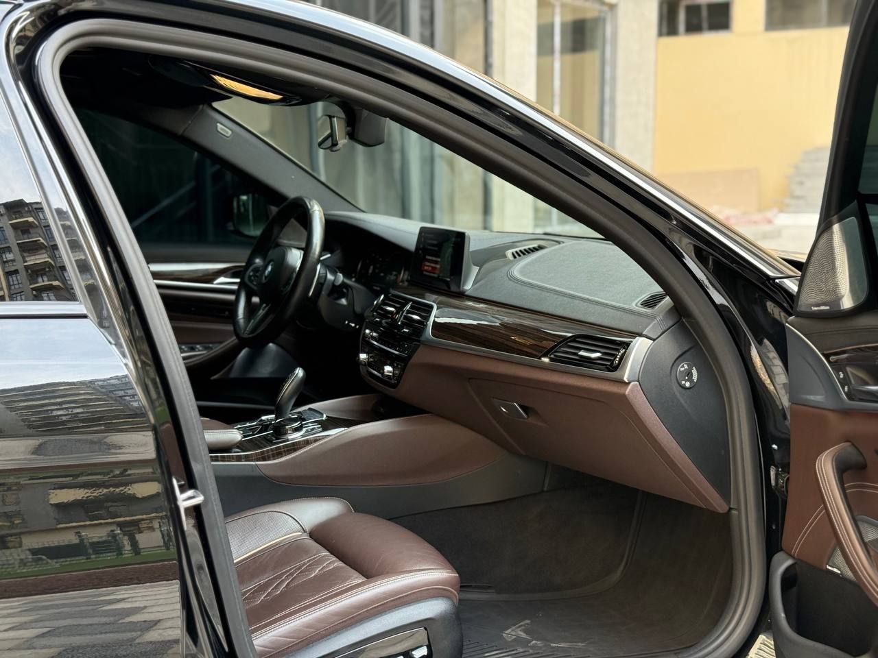 Продаётся BMW 540i