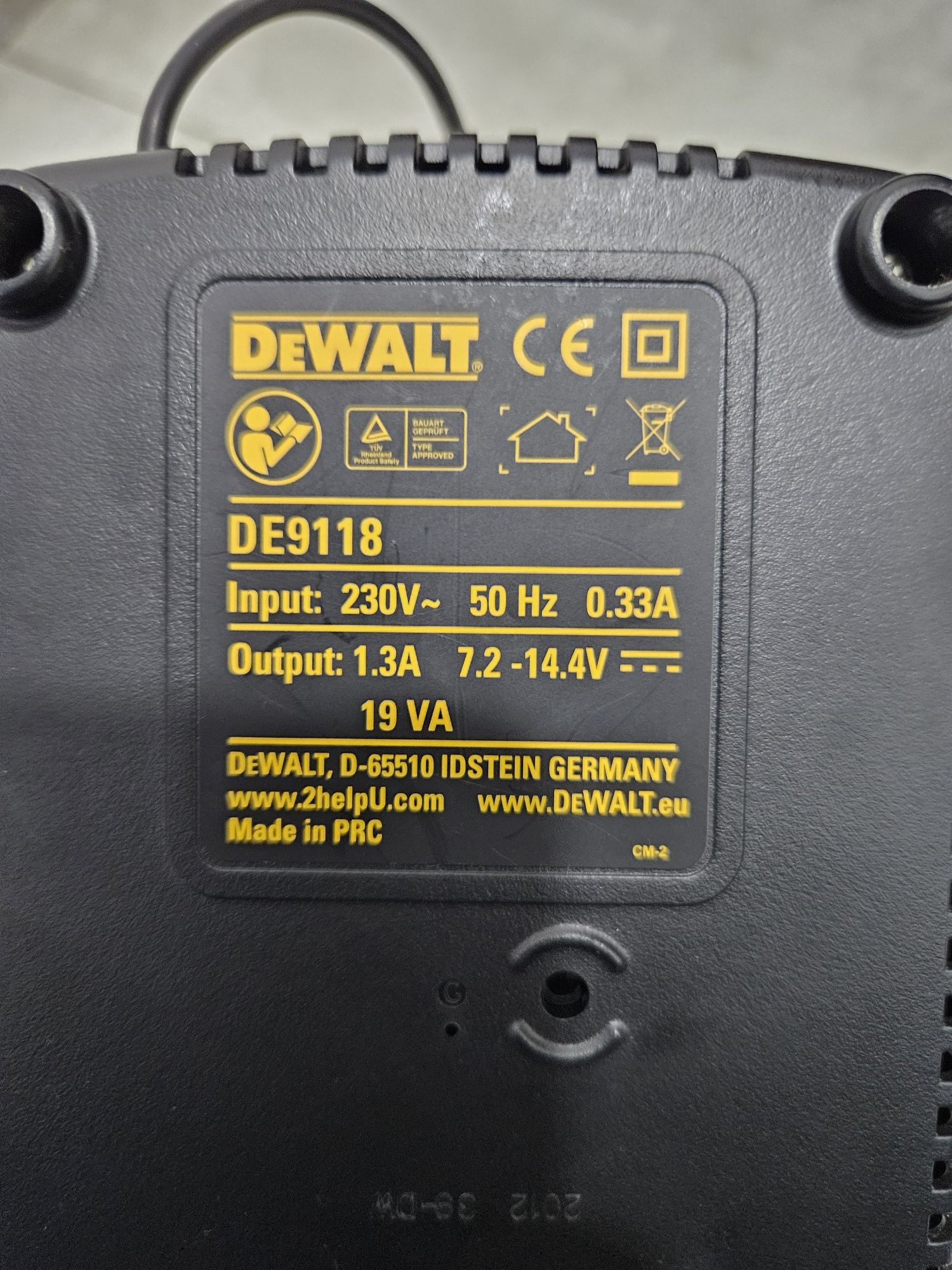 Зарядник DeWALT DE9118